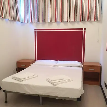 Appartamento Bianco Nero Fronte Mare