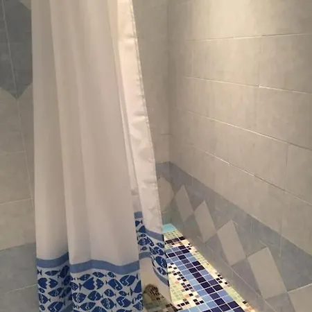 Appartamento Bianco Nero Fronte Mare